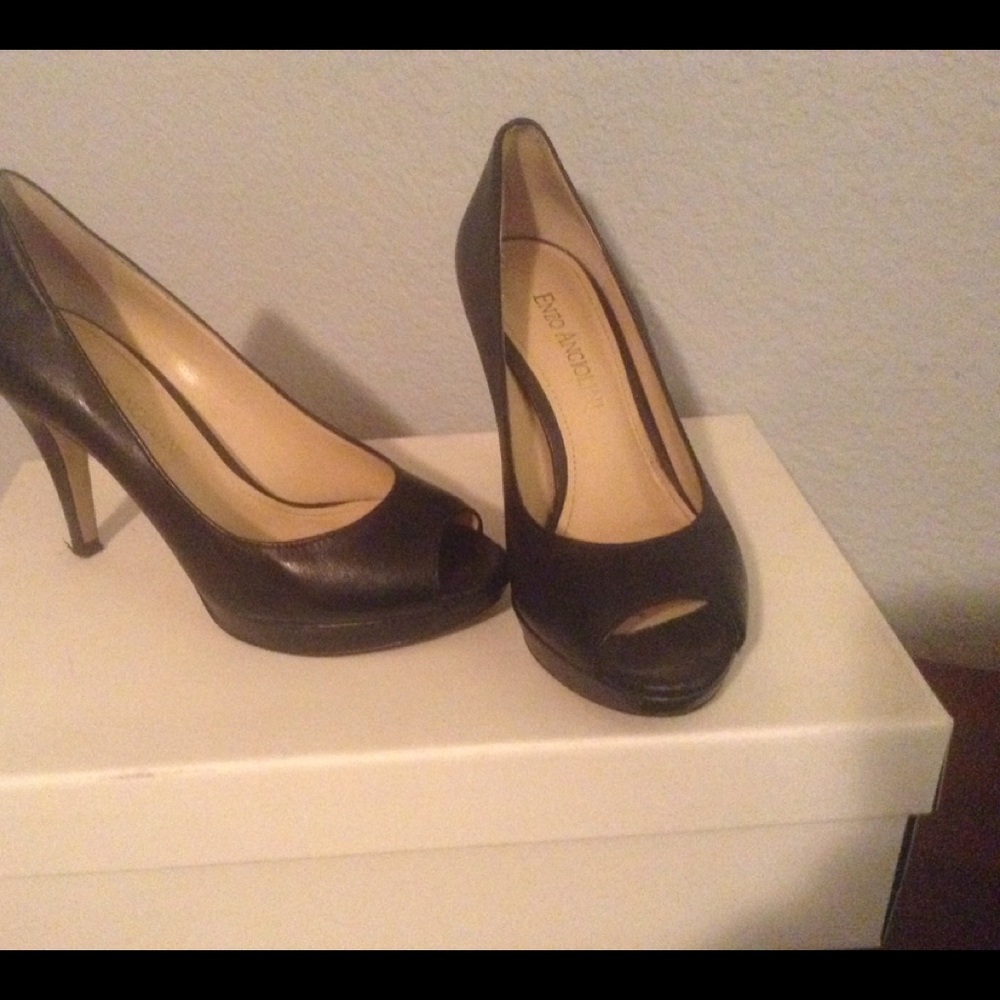 Black Italian peep toe leather pumps